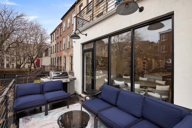 Photo - 276 Halsey St