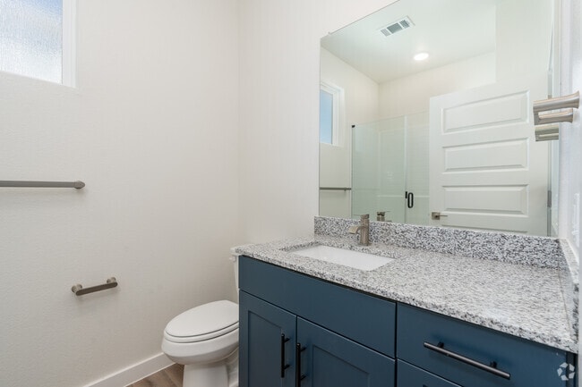 1BR, 1BA - 635SF - Bathroom