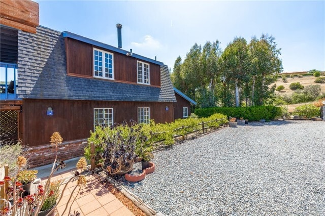 Photo - 335 Rainbow Cres