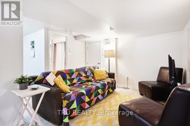 Photo - 1342 Hanbury St
