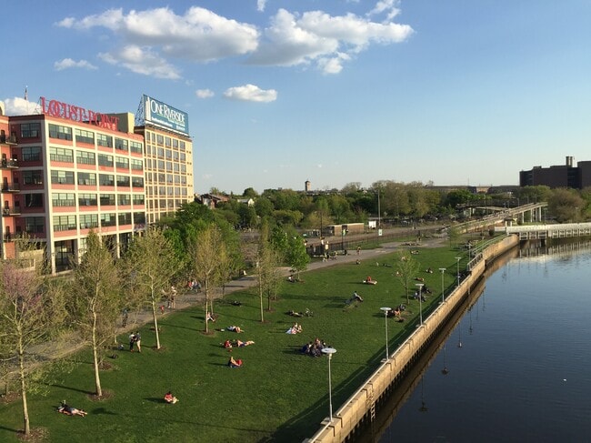 River location - 2429 Locust St Unit 205