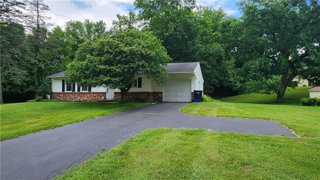 4 Brook Hollow