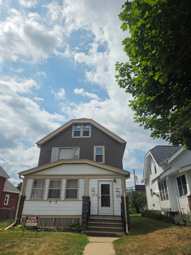 Photo - 3637 E Allerton Ave Unit 3637 UPPER 3RD FLOOR