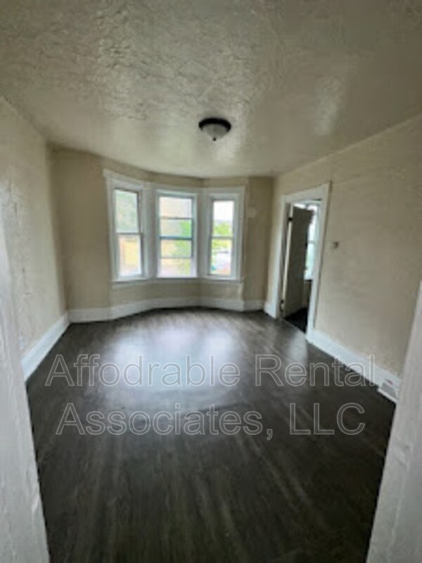 Photo - 124 W Kassner Pl Unit Upper