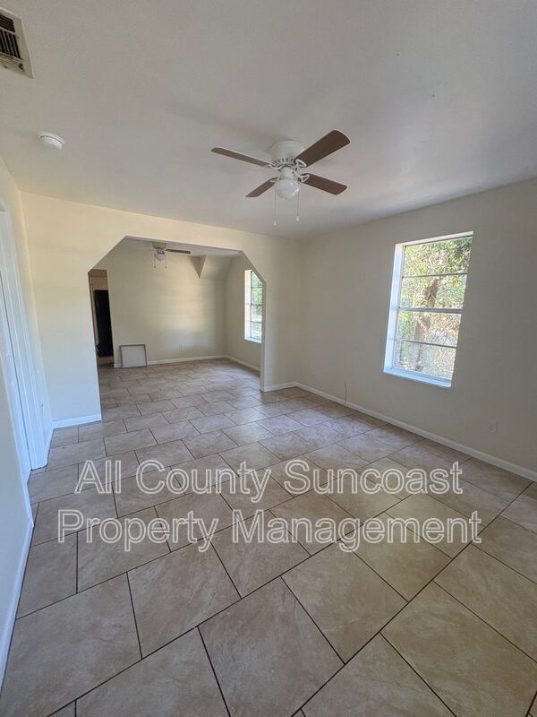 Photo - 2134 Saxon St