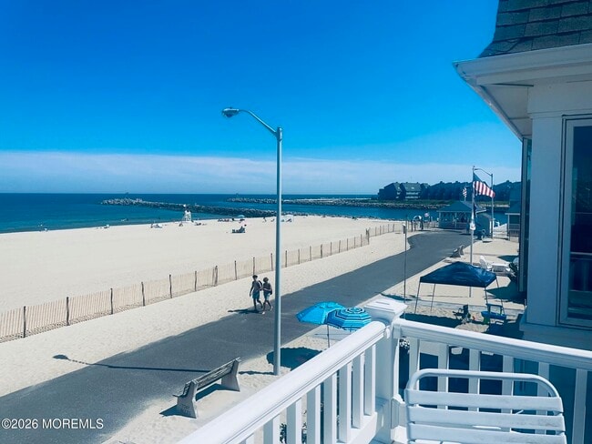 Building Photo - 419 Beach Front