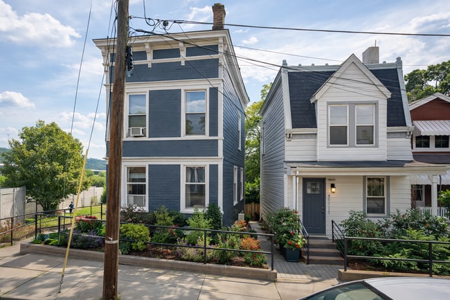 Building Photo - 1203 Bates Ave Unit 1