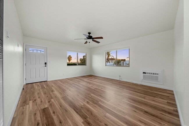 Photo - 2039-41 Bonita St