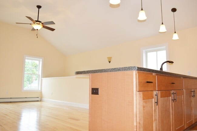 Building Photo - 277-279 North Street Unit 279 North Upstairs Rental