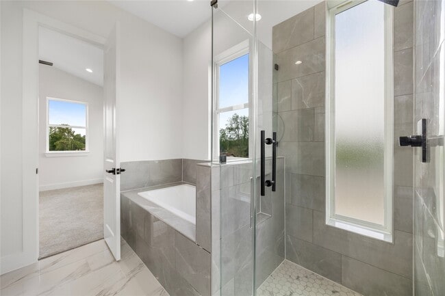 Photo - 947 Green Meadow Ln