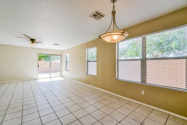 Photo - 2200 E Spruce Dr