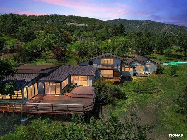 Building Photo - Soulful Mountain Sanctuary in Ashland - Av... Rental