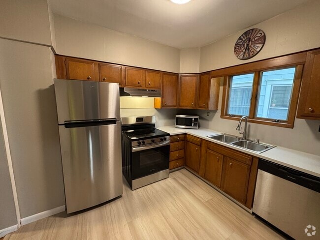 Building Photo - 723 Amherst St Unit Lower Rental