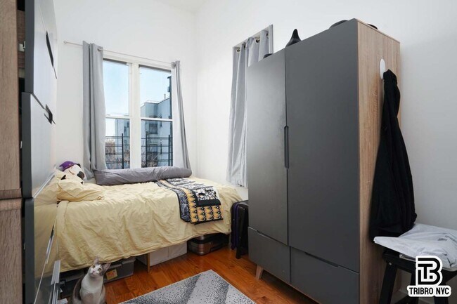 Photo - Putnam Avenue