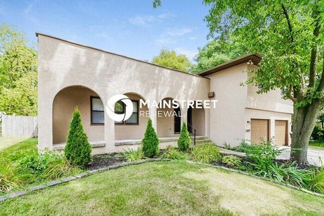 Building Photo - 4 Bedroom Pet-Friendly Home in Columbus, OH with Main Street Renewal