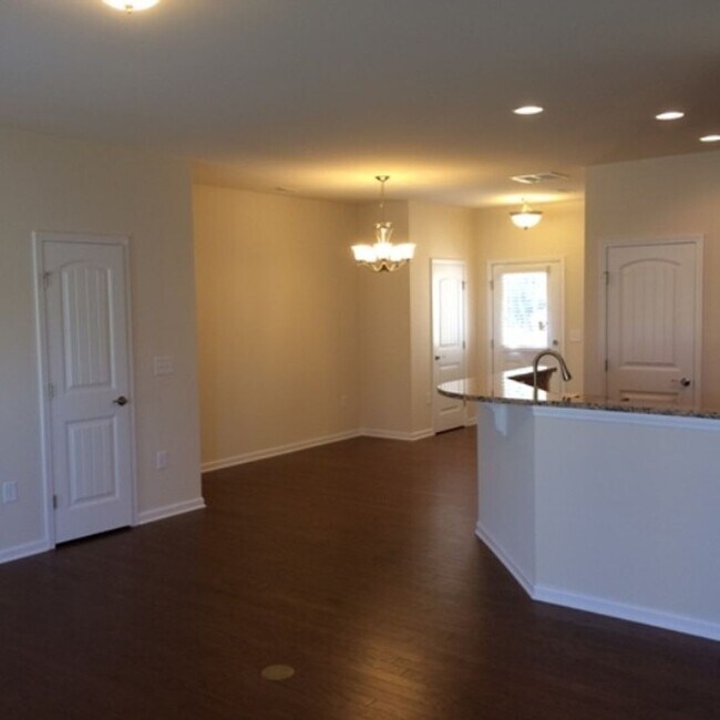 Photo - 111 Tuftin Dr