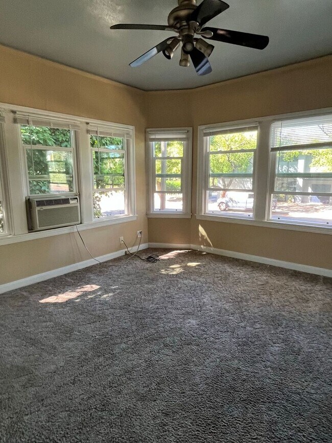 Photo - 745w3rd Unidad UP