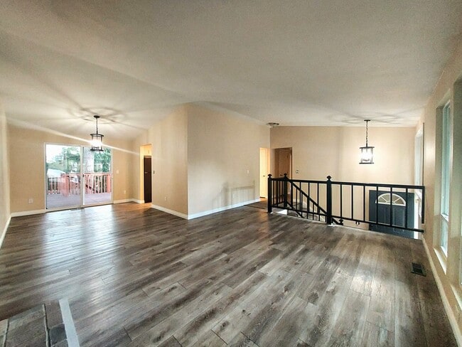 Photo - HUGE 5 Bedroom Home - Federal Way