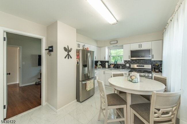 Photo - 206 Centre St