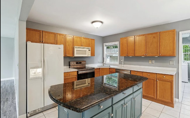 Photo - 21845 Novi Rd