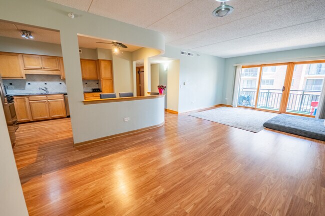 Photo - 770 Pearson St