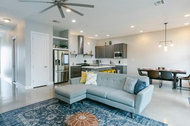 Photo - 203 Nogalitos St