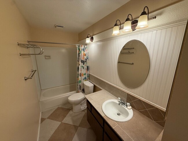 Photo - 2 Bed| 2 Bath | 967 SF | Single Story |