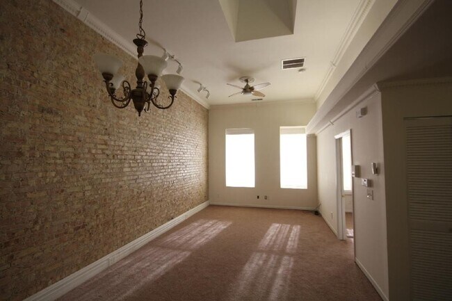 527 Milwaukee Ave Unit 527 Milwaukee Ave, Unit A