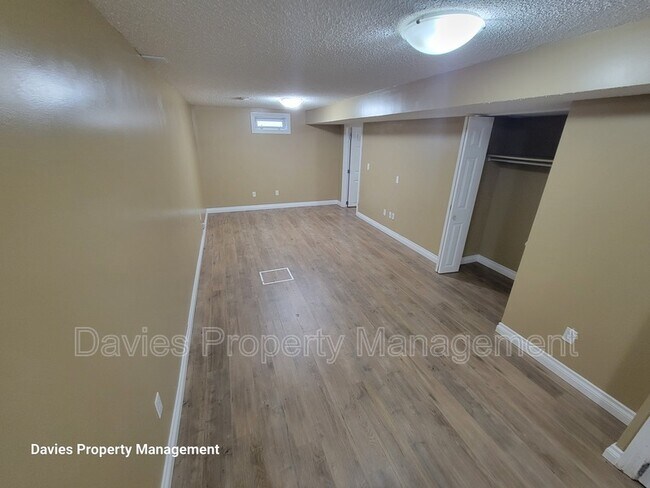 Photo - 9072-9052 52 St NW