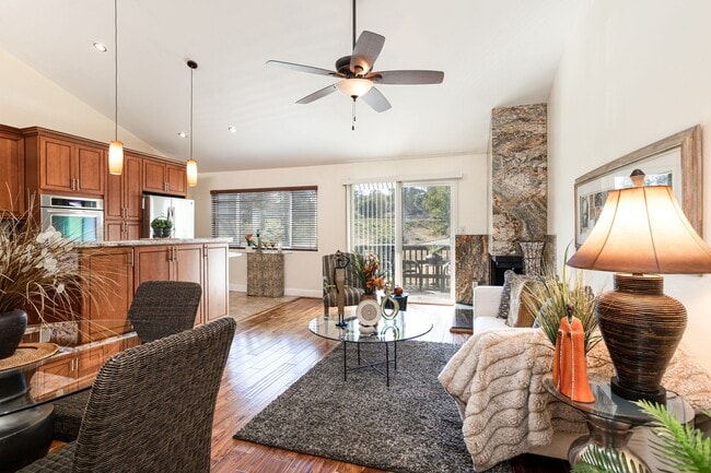 Photo - A Spacious 2 bedroom, 2 bathroom Townhouse - Upscale That’s Right On Trend