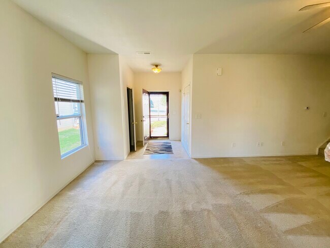 Photo - 7408 Loyalist St