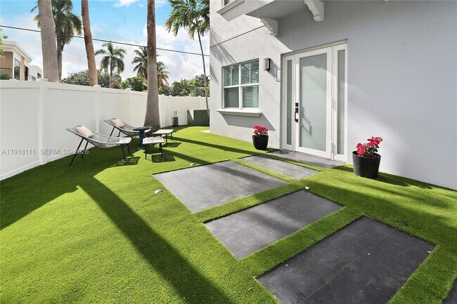 Photo - 601 NE 11th Ave