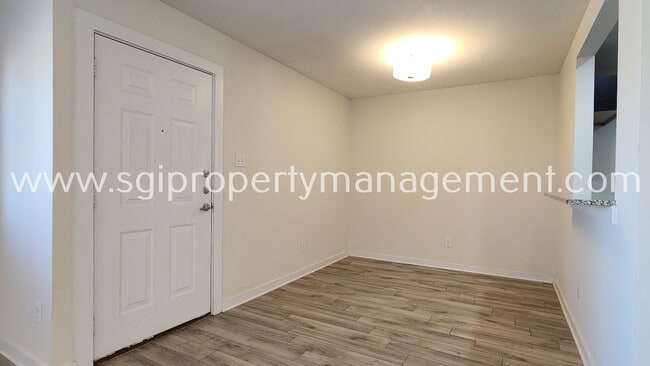 Photo - 931 Robineta Ln