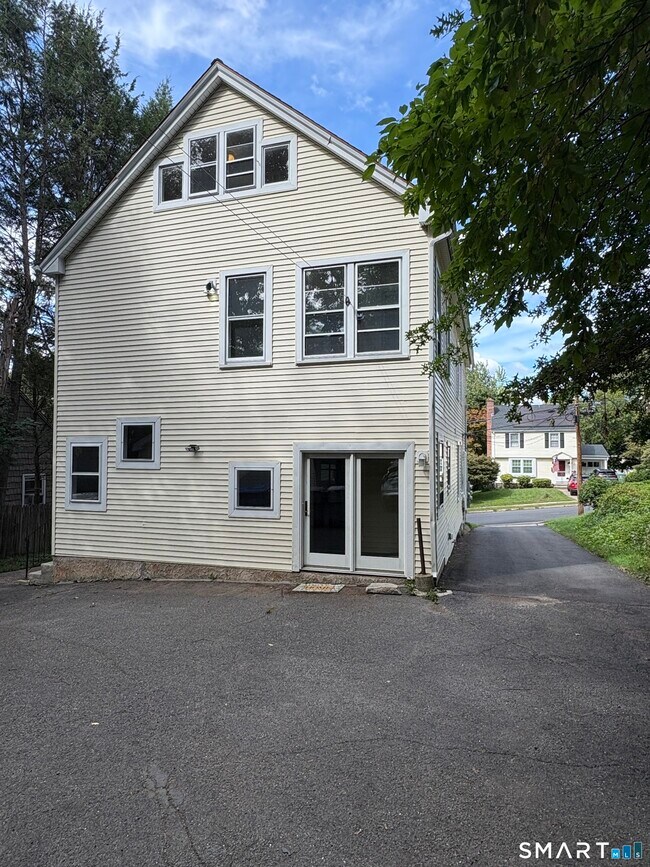 40 Wooding St