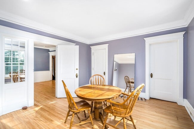 Photo - Beautiful 4 Bedroom/2 Bathroom SECOND Floor Apartment in East Duluth Mansion - AVAILABLE JUNE! Unit 2307 E Superior St - 2