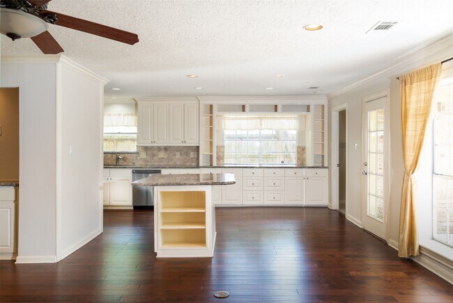 Photo - 1704 Crystal Hills Dr