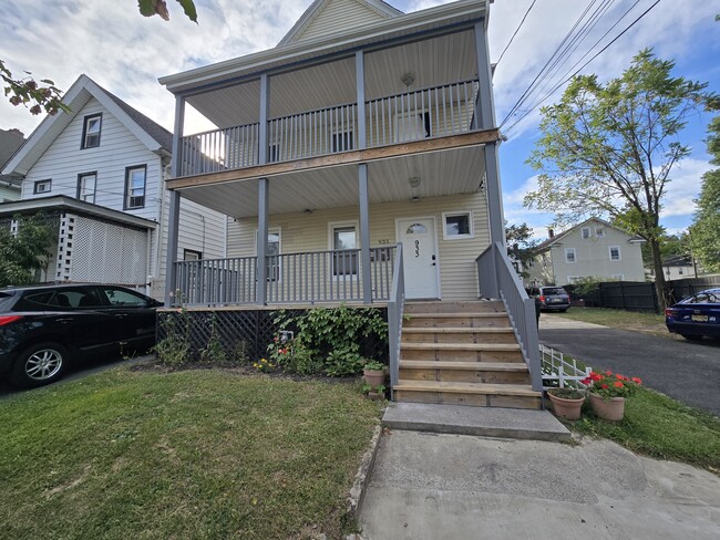 Building Photo - 933 W 3rd St Unit 2