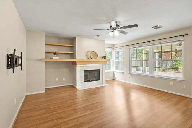 Photo - 35 Dovewing Pl