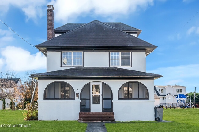 Building Photo - 3 Royal Pl