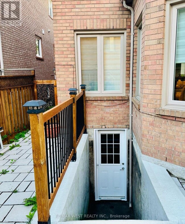 Photo - 169 Larratt Ln