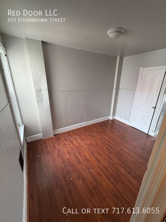 Photo - 605 Eisenbrown St