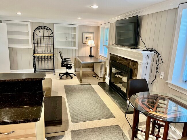 Photo - 3828 Cathedral Ave NW Unit East