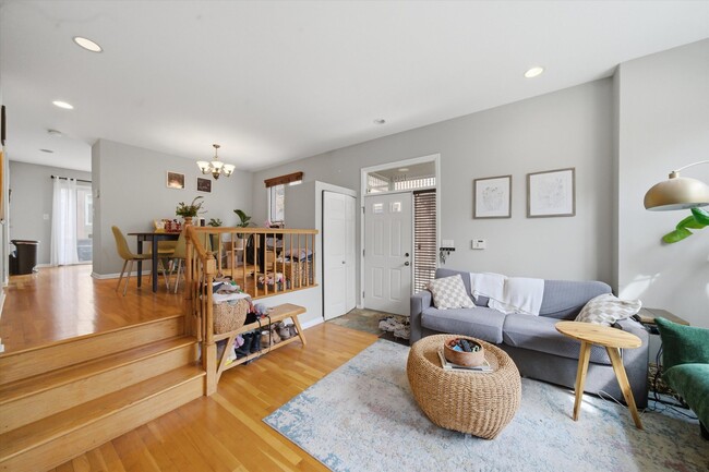 Photo - 1248 W Fletcher St