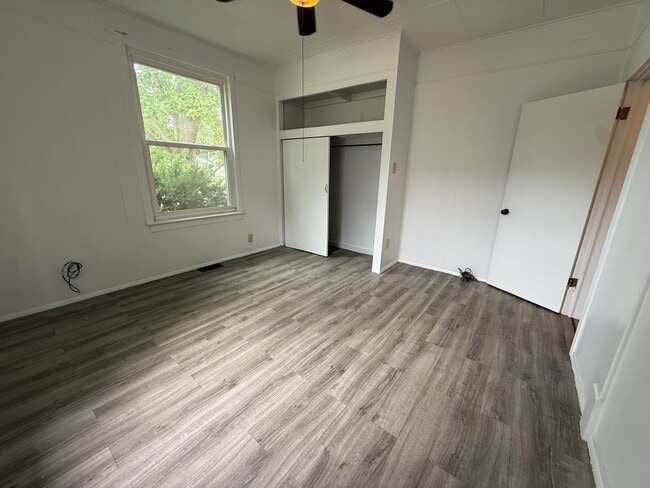 Photo - 1800 W Lee St