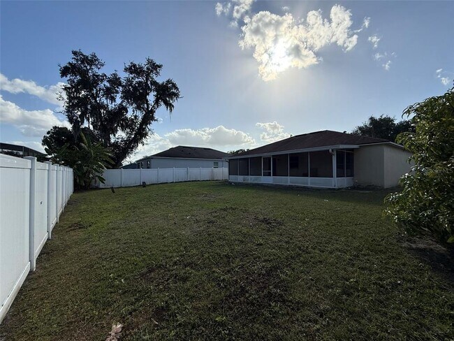 Photo - 417 Francisco Way