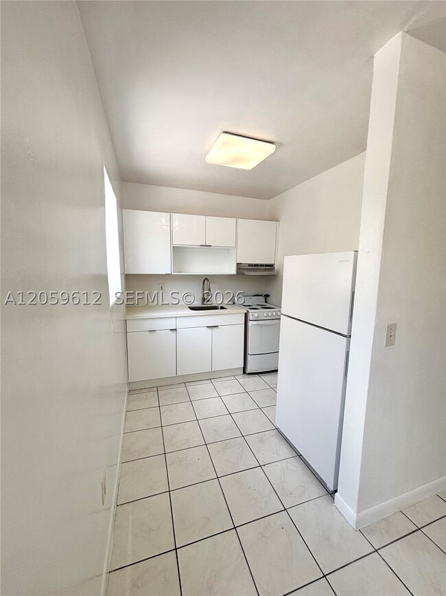 Photo - 31 Navarre Ave Unit 9