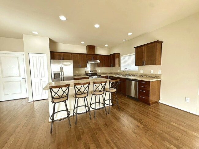 Photo - 1752 42nd St NE