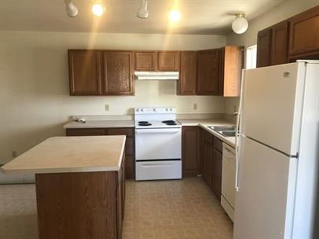 Building Photo - 94 N Grogan St Unit C