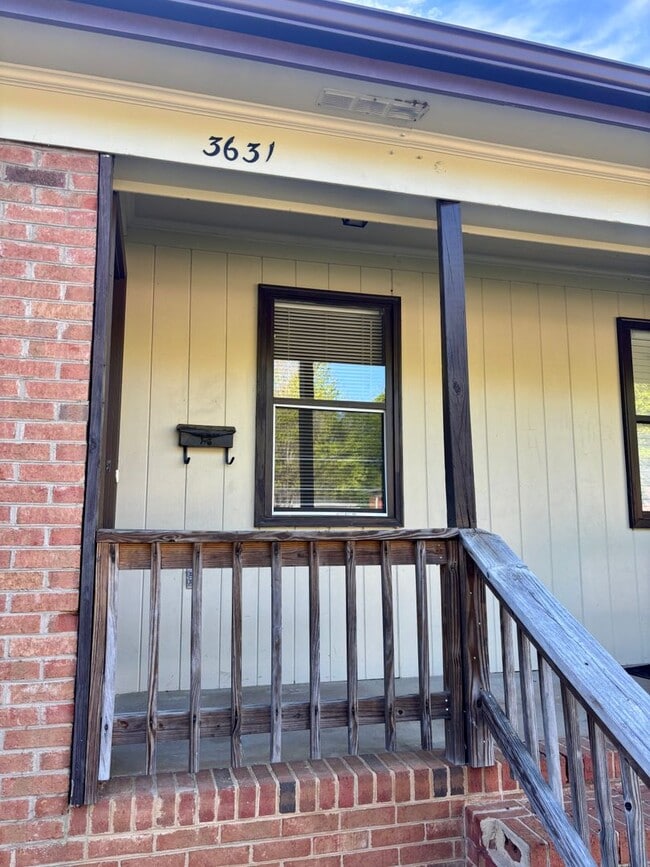 Photo - Spacious 2 Bed, 1 Bath Minutes from Uptown