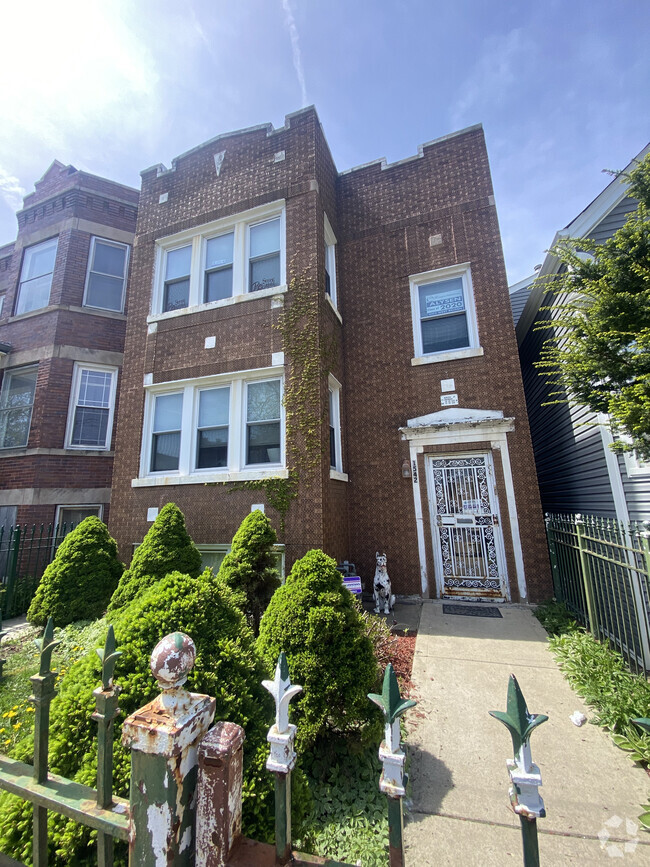 Building Photo - 1542 N Kolin Ave Unit 1 Rental
